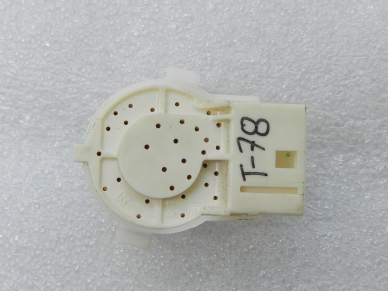 Oriģinālais Toyota Yaris IV (XP210) aizdedzes slēdzis aizdedzes slēdzene 8445033040