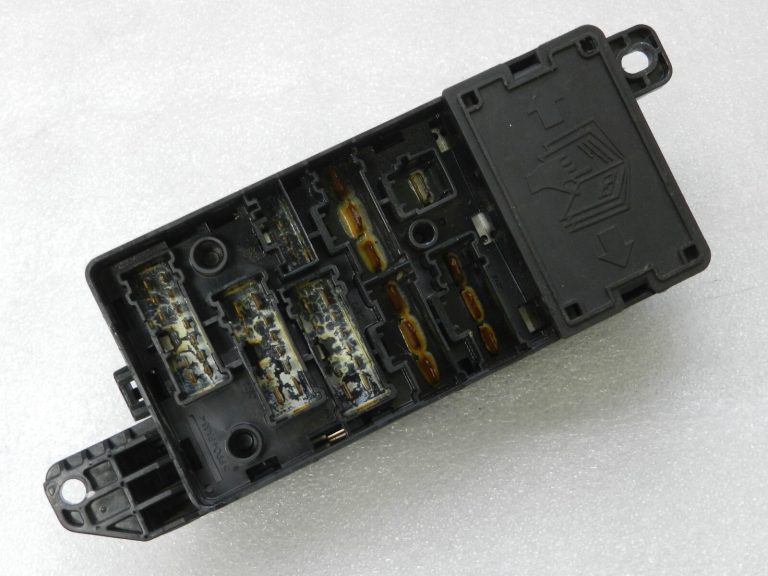 MINI R56 R55 1.6i 1.4i Drošinātāju kārba 61143449504, 3449504