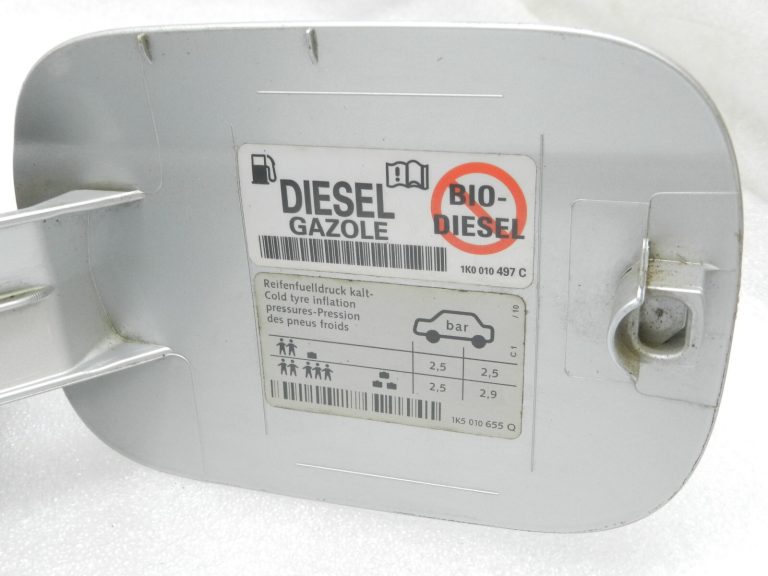 VW Golf Mk6 Mk5 benzīna uzpildes vāciņš (Reflex Silver 8E / A7W) 1K9809857B