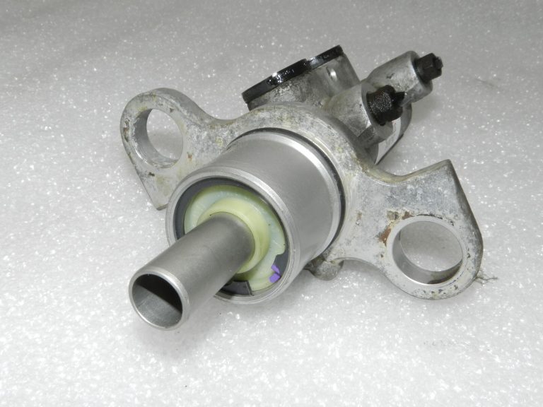 OEM Opel Vectra C Signum SAAB 9-3 YS3F Bremžu galvenais cilindrs 93172089, 558093