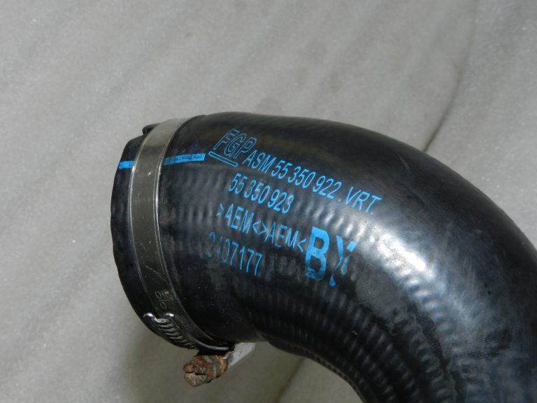 OEM Opel Vectra C Signum 1.9 CDTi uzpildes gaisa šļūtene 55350922, 13289462, 835289