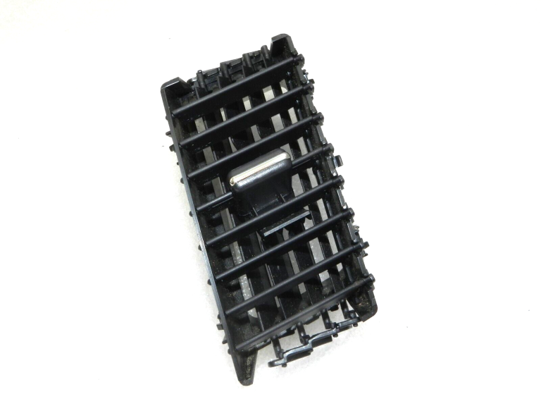 Oriģinālā Citroen C-Crosser ventilācijas atveres centrālā daļa labajā pusē 8265 LH, GN711-14270, 8265LH