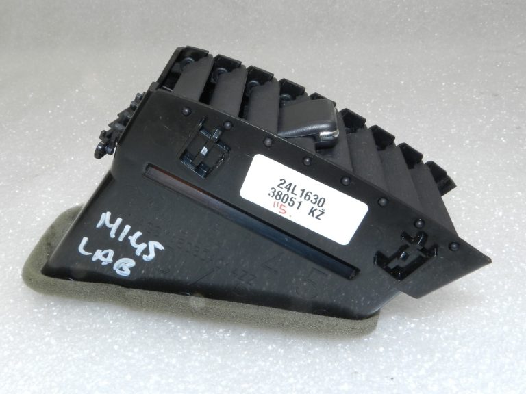 Oriģinālā Citroen C-Crosser ventilācijas atveres centrālā daļa labajā pusē 8265 LH, GN711-14270, 8265LH