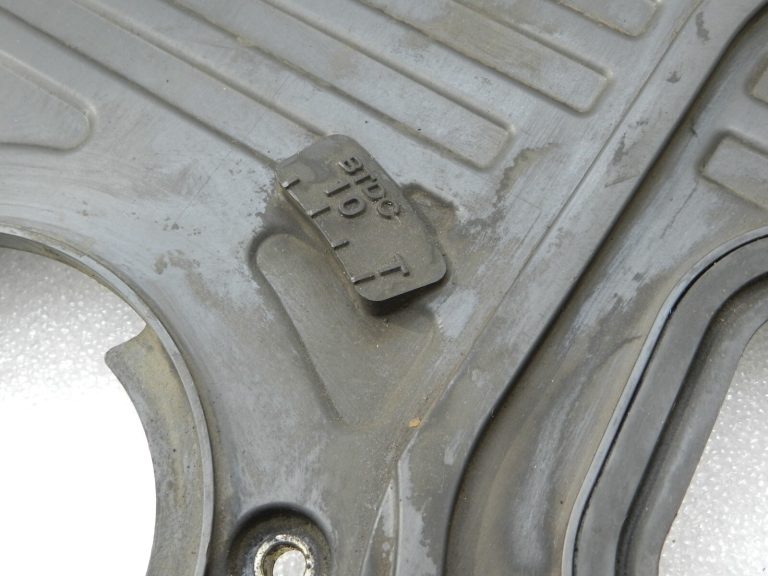 OEM Mitsubishi Outlander Lancer Grandis 2.4 (4G69) laika siksnas vāks MN158387