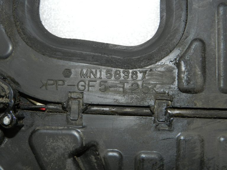 OEM Mitsubishi Outlander Lancer Grandis 2.4 (4G69) laika siksnas vāks MN158387