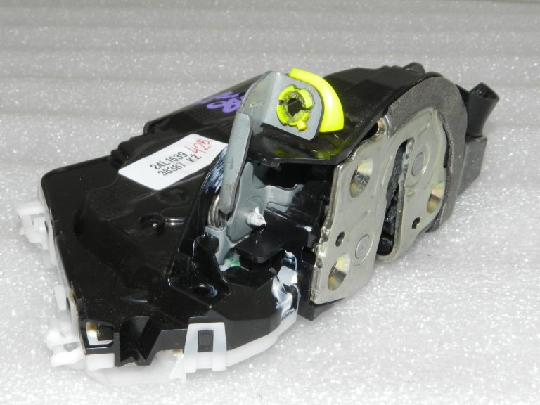 Toyota Yaris XP210 Oriģinālā durvju slēdzene priekšējā kreisā 69040K0040, 69040-K0040