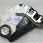 Toyota Yaris XP210 Oriģinālā aizmugurējo durvju slēdzene kreisā 69060K0040, 69060-K0040