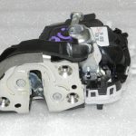 Toyota Yaris XP210 Oriģinālā aizmugurējā labā durvju slēdzene 69050K0040, 69050-K0040