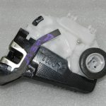 Toyota Yaris XP210 Oriģinālā aizmugurējā labā durvju slēdzene 69050K0040, 69050-K0040