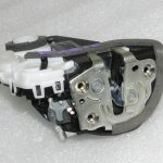 Toyota Yaris XP210 Oriģinālā aizmugurējā labā durvju slēdzene 69050K0040, 69050-K0040
