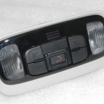 Toyota Yaris XP210 salona apgaismojums priekšējais ar SOS slēdzi pelēks 81260K0100B0