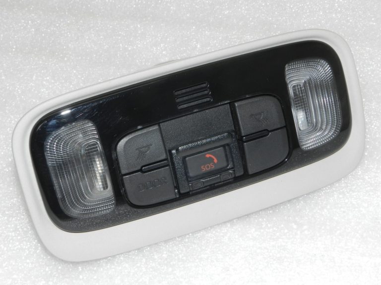 Toyota Yaris XP210 salona apgaismojums priekšējais ar SOS slēdzi pelēks 81260K0100B0
