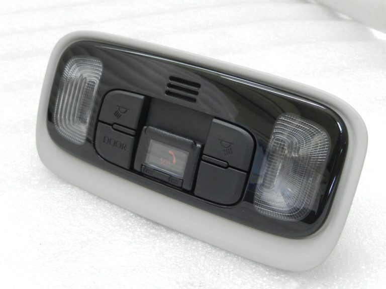 Toyota Yaris XP210 salona apgaismojums priekšējais ar SOS slēdzi pelēks 81260K0100B0