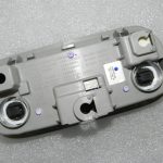 Toyota Yaris XP210 salona apgaismojums priekšējais ar SOS slēdzi pelēks 81260K0100B0