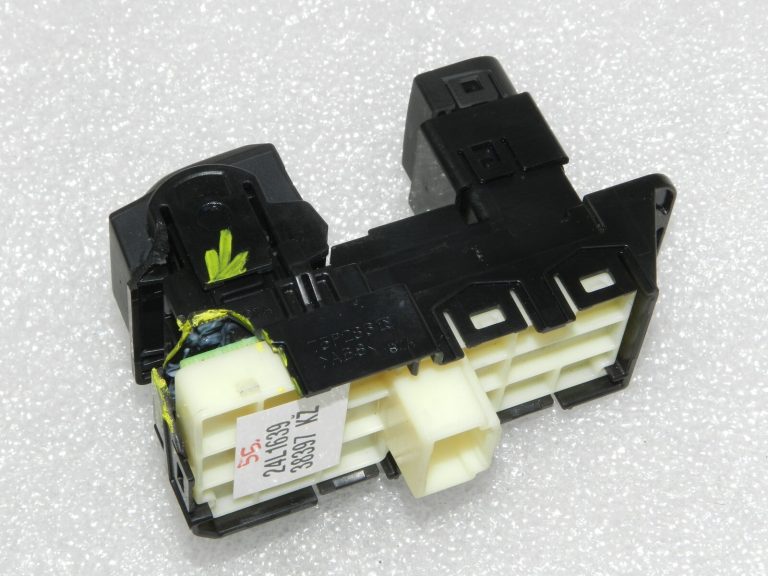 OEM Toyota Yaris IV (XP210) stāvbremžu slēdzis 84390K0010, 84390-K0010