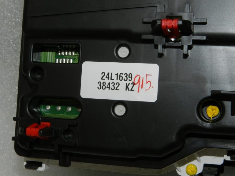Toyota Yaris IV (XP210) 1.5 HEV 68kW spidometra mērinstrumentu komplekts 83800-K0221