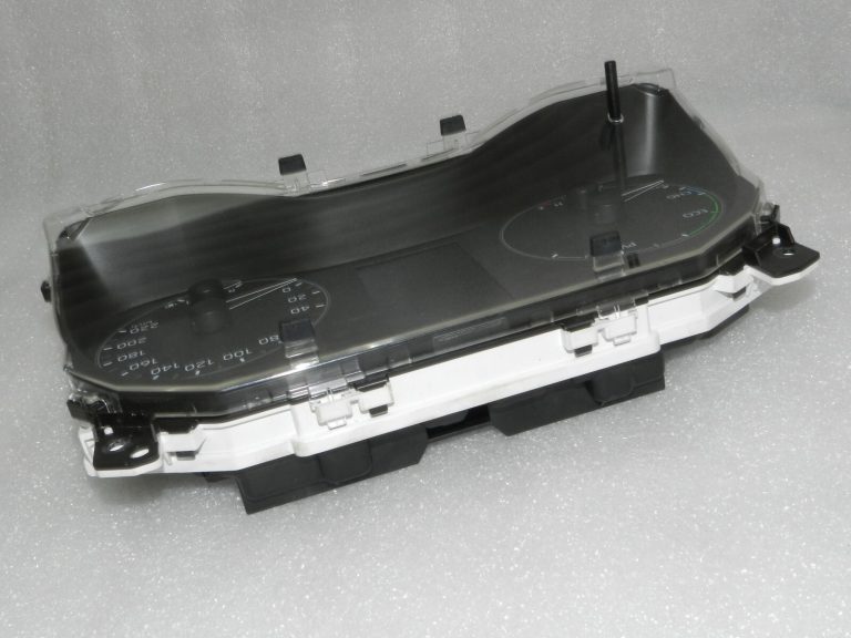 Toyota Yaris IV (XP210) 1.5 HEV 68kW spidometra mērinstrumentu komplekts 83800-K0221