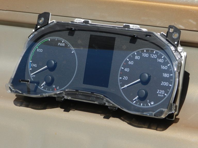 Toyota Yaris IV (XP210) 1.5 HEV 68kW spidometra mērinstrumentu komplekts 83800-K0221