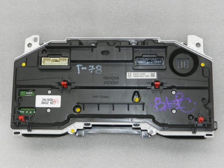 Toyota Yaris IV (XP210) 1.5 HEV 68kW spidometra mērinstrumentu komplekts 83800-K0221