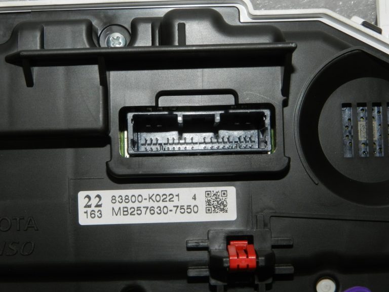 Toyota Yaris IV (XP210) 1.5 HEV 68kW spidometra mērinstrumentu komplekts 83800-K0221