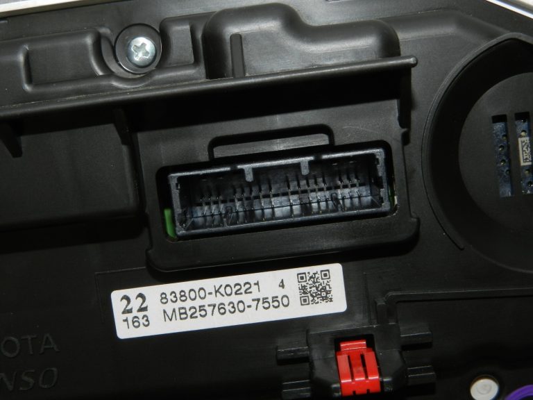 Toyota Yaris IV (XP210) 1.5 HEV 68kW spidometra mērinstrumentu komplekts 83800-K0221