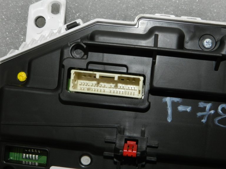 Toyota Yaris IV (XP210) 1.5 HEV 68kW spidometra mērinstrumentu komplekts 83800-K0221