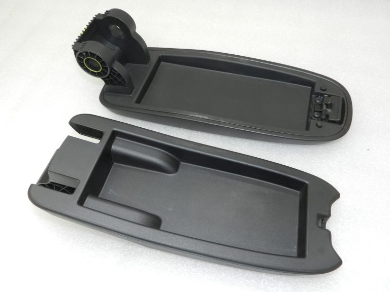 Toyota Yaris IV (XP210) Centrālais roku balsts melns 58905K0020C1, 58905-K0020-C1