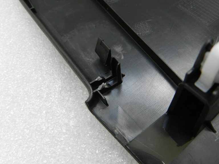 Toyota Yaris IV (XP210) Centrālais roku balsta pārsegs melns 58911K0020C0
