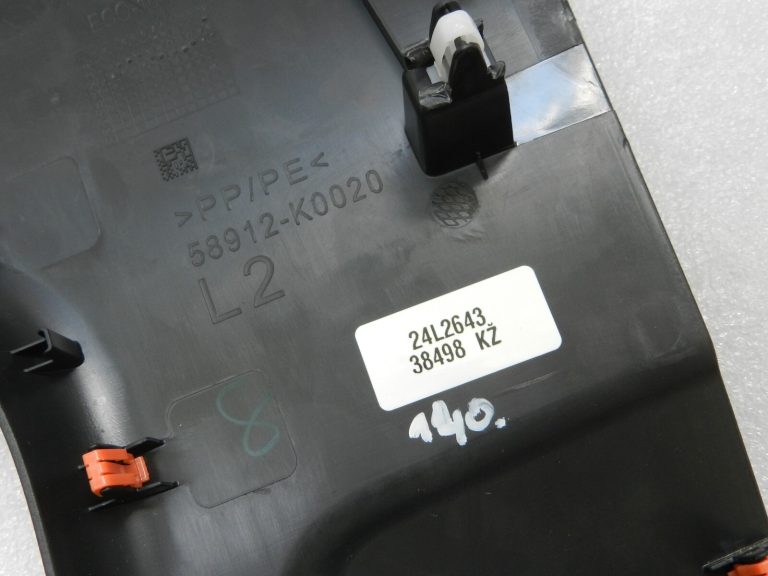 Toyota Yaris IV (XP210) Centrālais roku balsts kreisais, melns 58912K0020C0