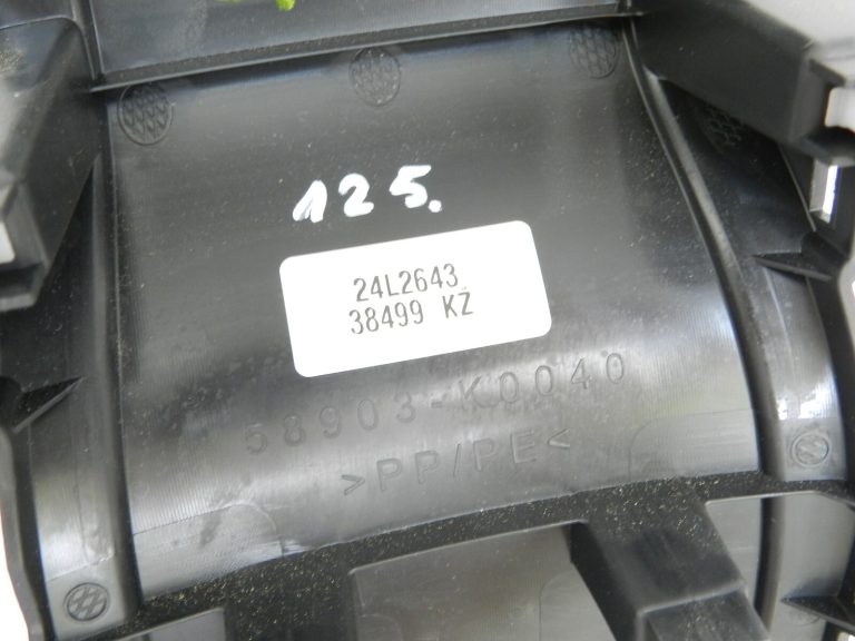 Toyota Yaris IV (XP210) Centrālais roku balsta aizmugurējais pārsegs melns 58903K0040C0