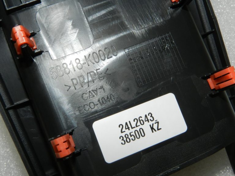 Toyota Yaris IV (XP210) Centrālais roku balsta priekšējais pārsegs melns 58818K0020C0