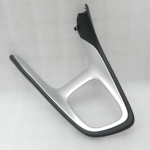 Toyota Yaris IV (XP210) Viduskonsoles pārnesumu sviras pārsegs sudraba krāsā 58810K0111C2