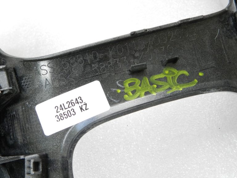 Toyota Yaris IV (XP210) Viduskonsoles pārnesumu sviras pārsegs sudraba krāsā 58810K0111C2