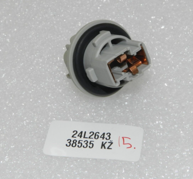 OEM Toyota Yaris IV (XP210) aizmugurējā apgaismojuma WY21W luktura turētājs 9007560028
