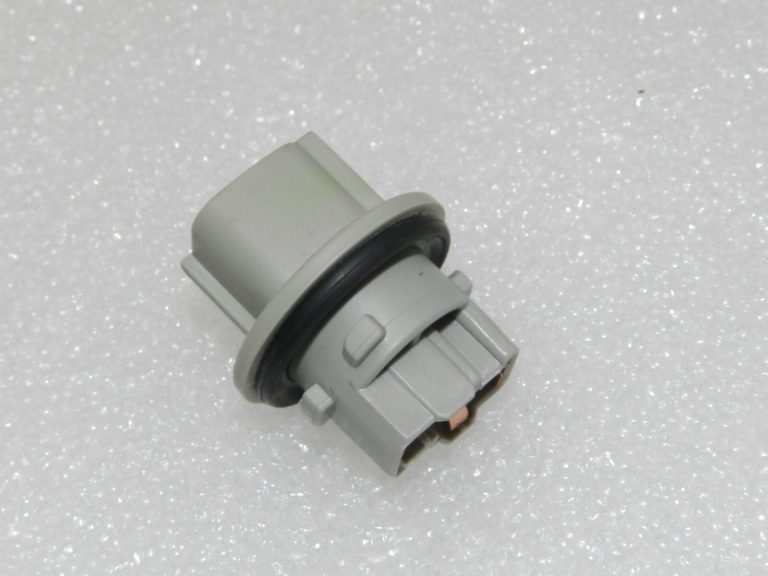 OEM Toyota Yaris IV (XP210) aizmugurējā apgaismojuma WY21W luktura turētājs 9007560028