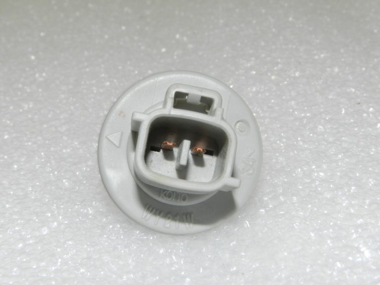 OEM Toyota Yaris IV (XP210) aizmugurējā apgaismojuma WY21W luktura turētājs 9007560028