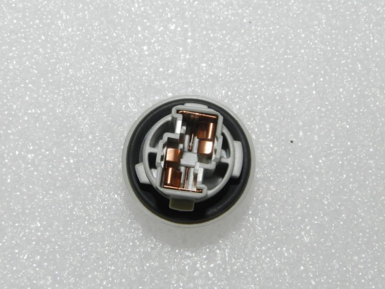 OEM Toyota Yaris IV (XP210) aizmugurējā apgaismojuma WY21W luktura turētājs 9007560028