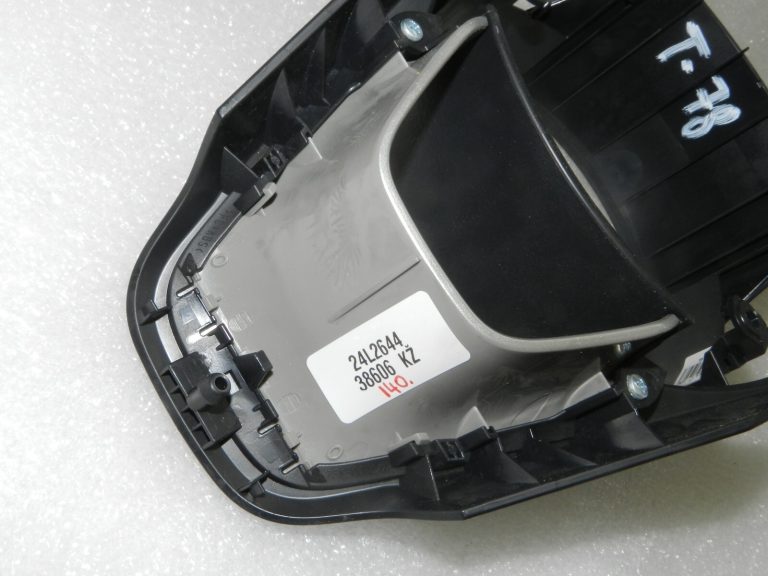 Toyota Yaris IV (XP210) stūres rata pārsegs melns/sudraba 45116K0030C3