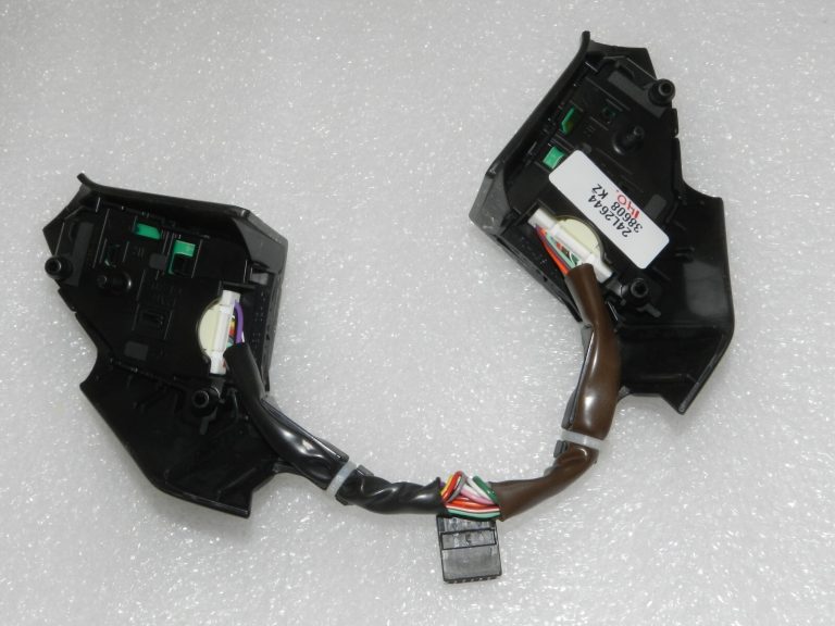 Toyota Yaris IV (XP210) Stūres daudzfunkciju slēdzis 84250K0040C5
