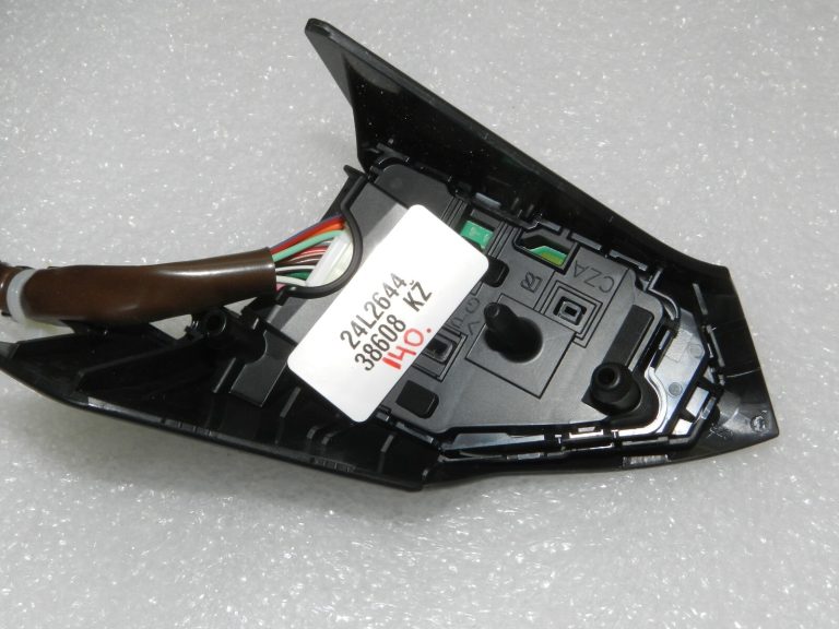 Toyota Yaris IV (XP210) Stūres daudzfunkciju slēdzis 84250K0040C5