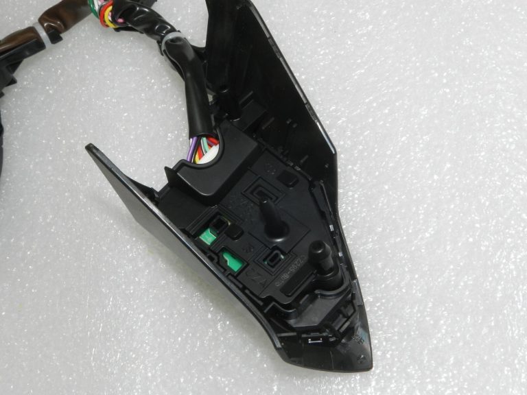 Toyota Yaris IV (XP210) Stūres daudzfunkciju slēdzis 84250K0040C5