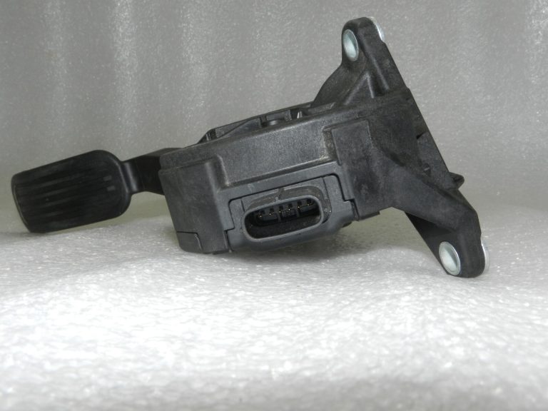 Toyota Yaris IV (XP210) 1.5 HEV akseleratora pedālis 78110K0030, 78110-K0030