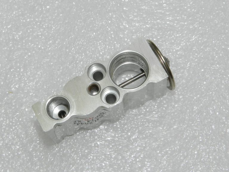 Toyota Yaris IV (XP210) 1.5 HEV OEM gaisa kondicioniera izplešanās vārsts 885150D550