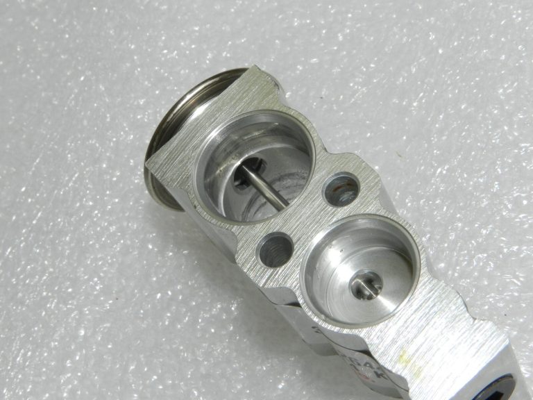 Toyota Yaris IV (XP210) 1.5 HEV OEM gaisa kondicioniera izplešanās vārsts 885150D550