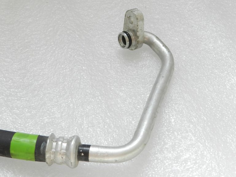 OEM Toyota Yaris IV (XP210) 1.5 HEV gaisa kondicioniera šļūtene 88711K0030