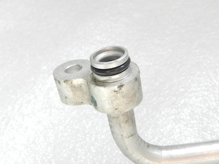 OEM Toyota Yaris IV (XP210) 1.5 HEV gaisa kondicioniera šļūtene 88711K0030