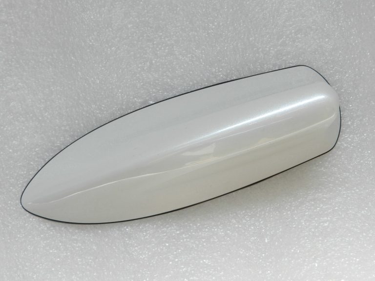 Toyota Yaris IV (XP210) Jumta antenas pārsegs 089 Wind Chill Pearl 86077K0010A3