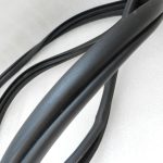 OEM Toyota Yaris IV priekšējo kreiso durvju blīvējuma gumijas blīve 62312K0010, 62312-K0010