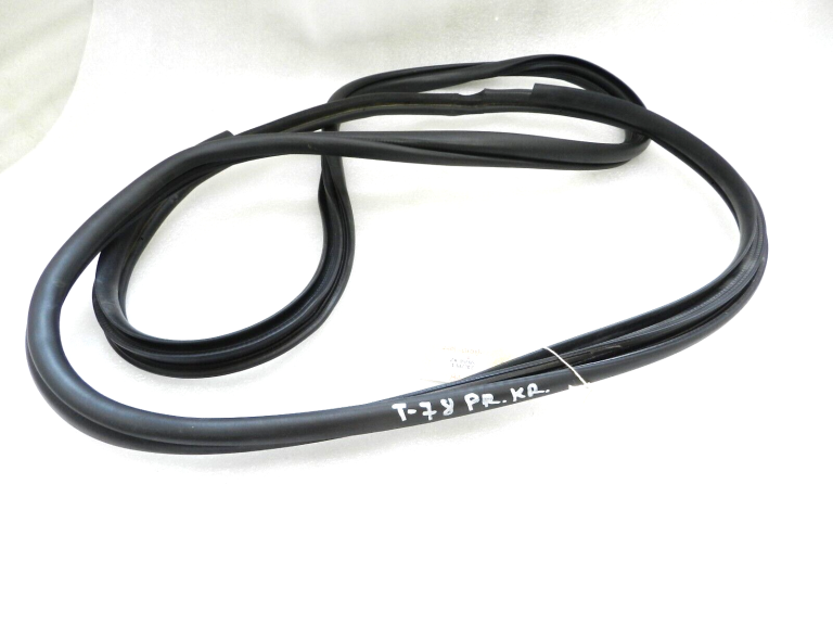 OEM Toyota Yaris IV priekšējo kreiso durvju blīvējuma gumijas blīve 62312K0010, 62312-K0010