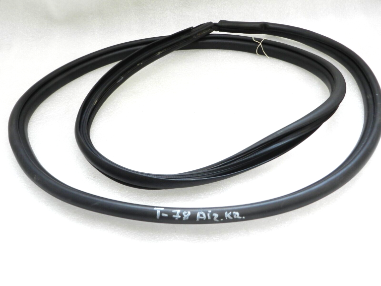 OEM Toyota Yaris IV aizmugurējo kreiso durvju blīvējums Gumijas blīvējums 62332K0010, 62332-K0010